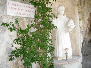 교황 성 첼레스티노 5세_at the Hermitage of Sant Onofrio al Morrone in Sulmona_Italy.JPG